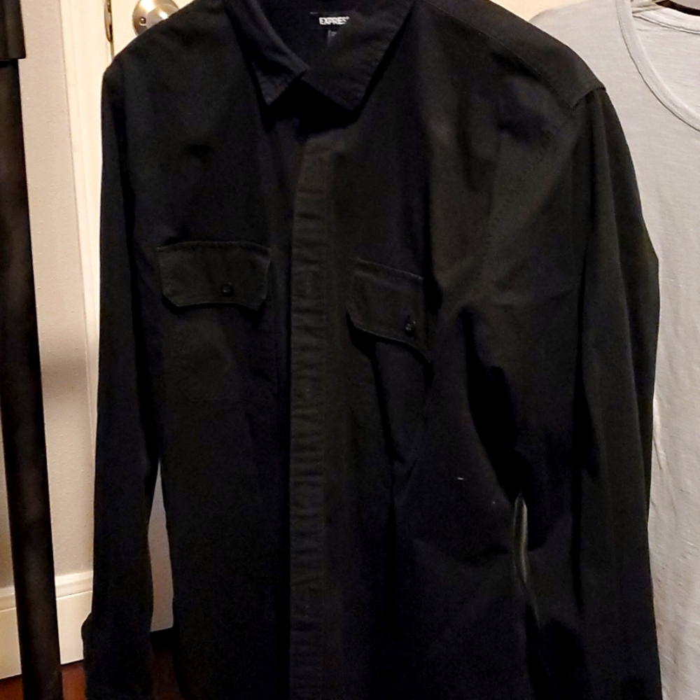 Express long sleeved button up large